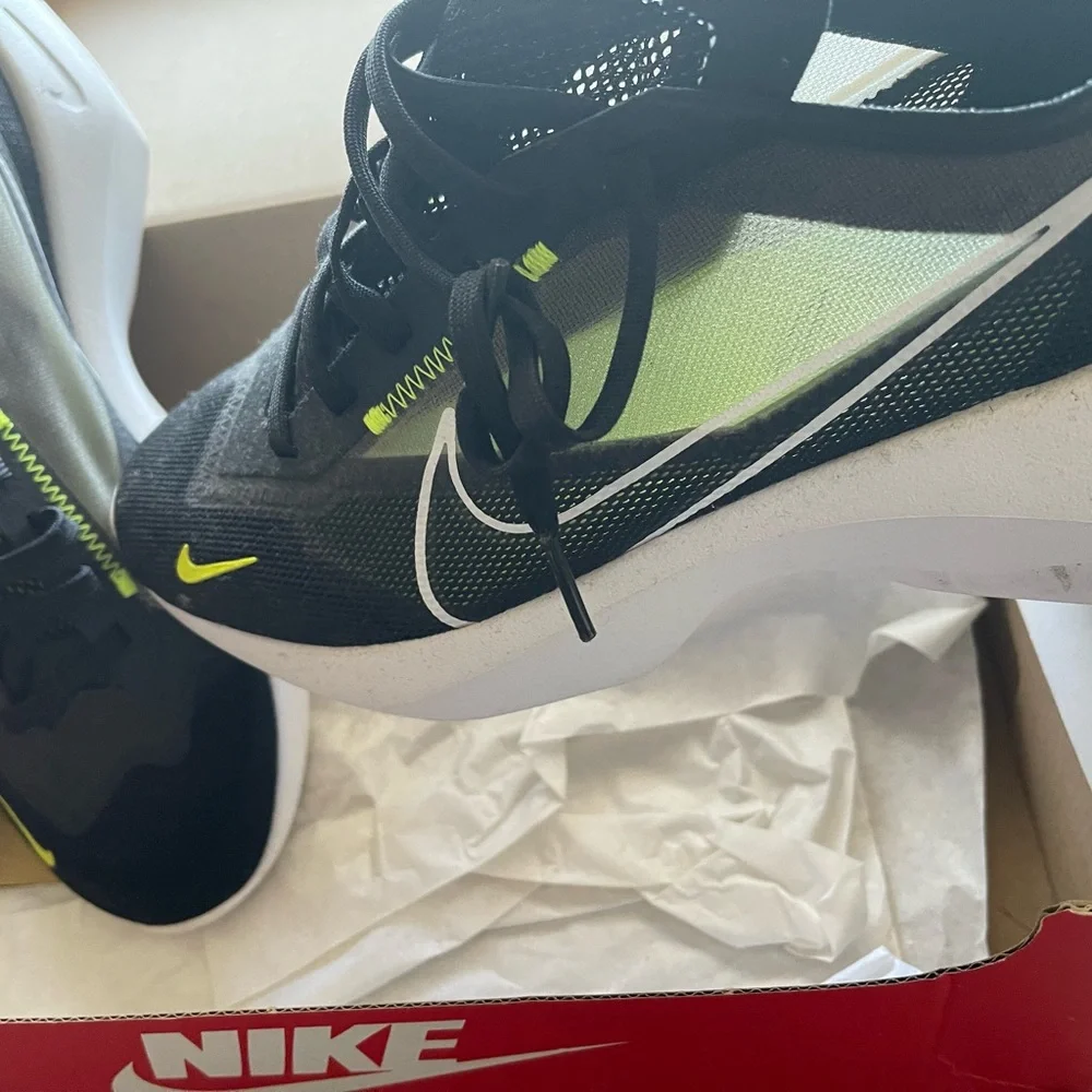 Nike LITE - Picture 2 of 2